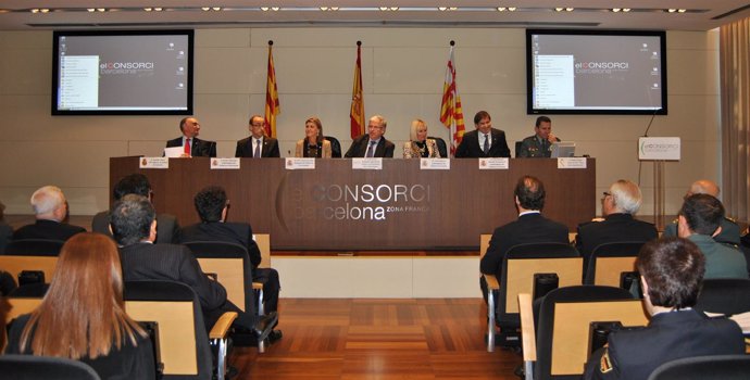 Reunión de la delegada Llanos de Luna con los cónsules en Catalunya.