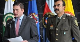 El ministro de Defensa revela un complot de las FARC contra Uribe