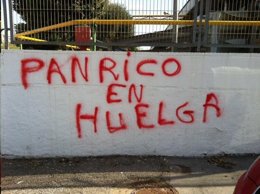 Pintada en la fábrica de Panrico en Santa Perpètua a favor de la huelga