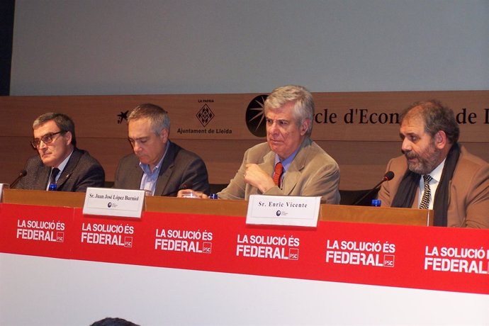 A.Ros, P.Navarro, el notario J.J. López-Burniol y E.Vicente (C.Economia).