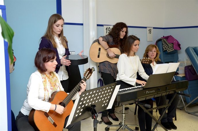 Actuación musical en el Complejo Hospitalario de Jaén
