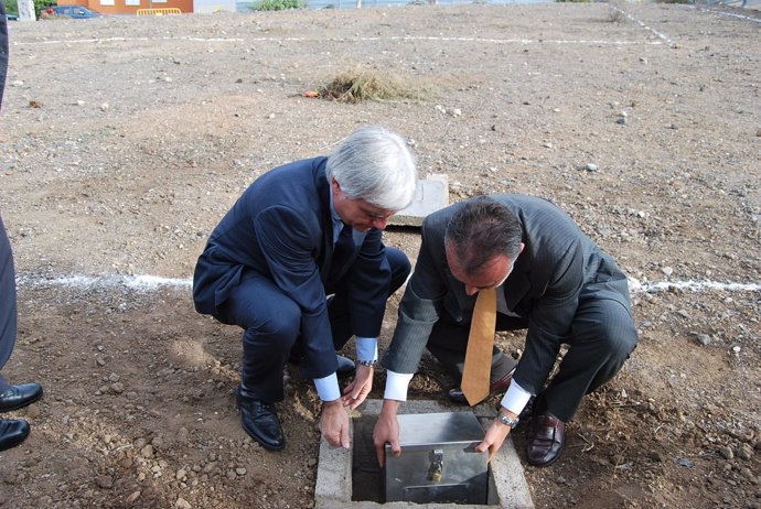 Colocación de la primera piedra de la escuela infantil de Arucas