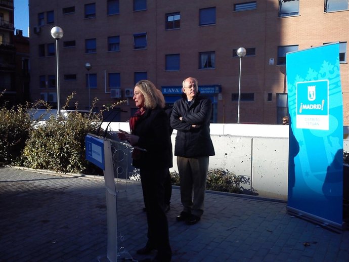 Pedro Corral y la concejal presidente del distrito de Tetuán