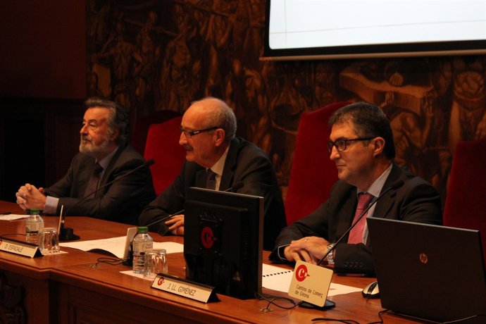 El dtor gral de Abertis Autopistas, Josep Lluís Giménez (drcha)