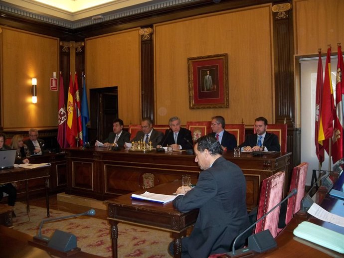 Pleno en el Ayuntamiento de León