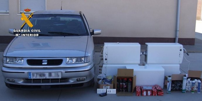 Vehículo y material intervenidos