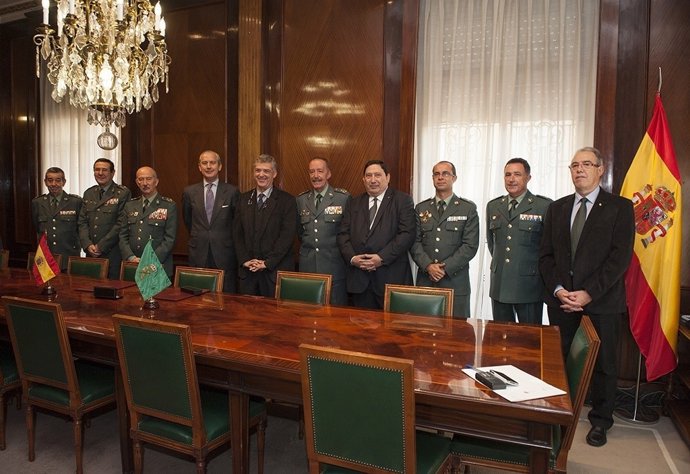 Villar y la Guardia Civil firman un acuerdo