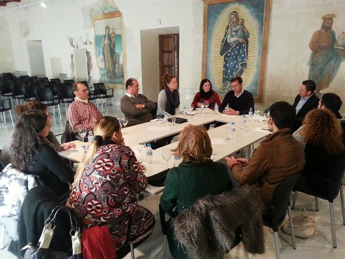 Reunión del directo de la Bienal con las academias regladas de Sevilla