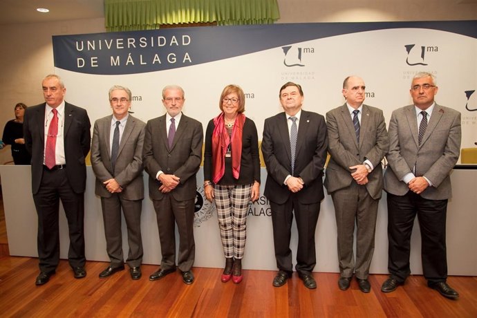 Es rector de la US, miembro del Comité Permanente de la CRUE