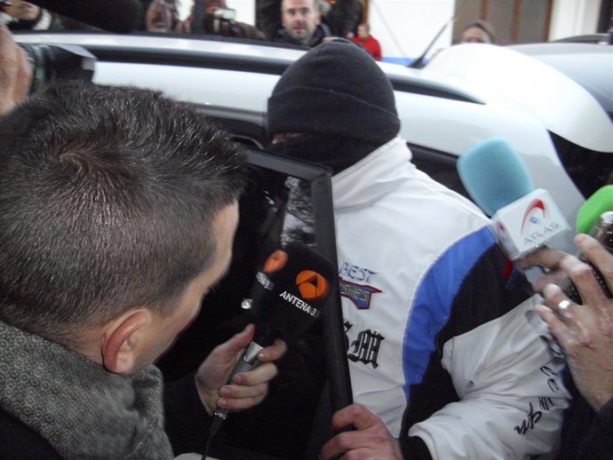 Miguel Ricart saliendo de la cárcel