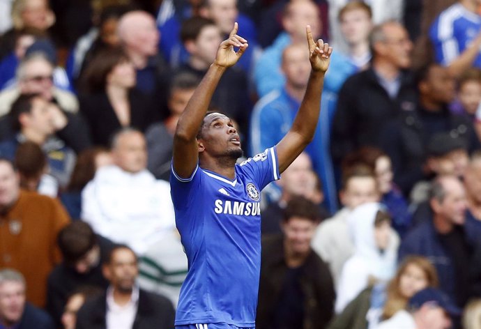Samuel Eto'o marca su primer gol con el Chelsea