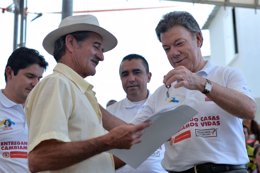 El presidente de Colombia, Juan Manuel Santos, durante una entrega de viviendas