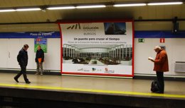 Campaña de promoción del MEH en una estación de metro de Madrid