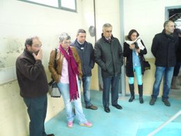 Ana González (segunda por la izquierda) durante la visita a Castropol. 
