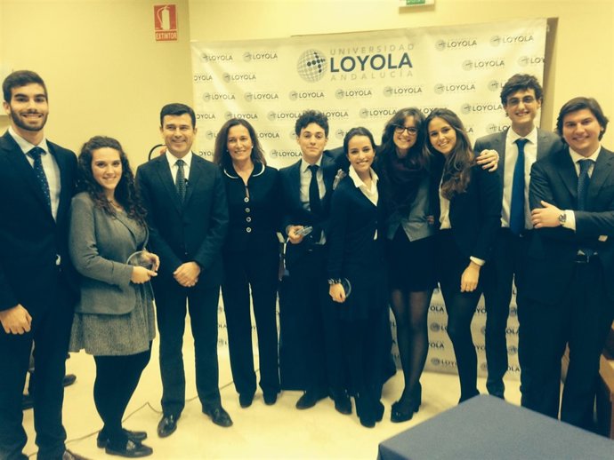 Equipos participantes en la final con el vicerrector Francisco Martínez