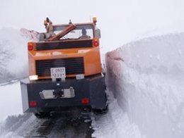 Carretera nevada en Navarra.
