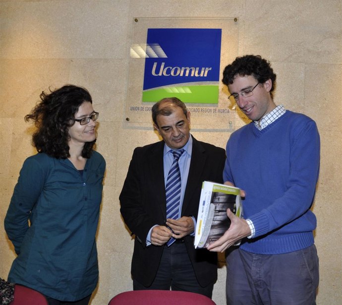 El presidente de Ucomur, Juan Antonio Pedreño, en el centro