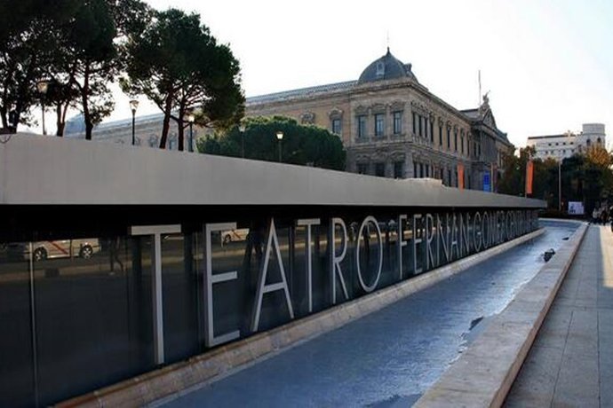 Cambian el nombre del teatro y los famosos salen a protestar 