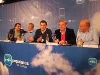 Feijóo pide al PSOE "un gran pacto" para mantener los servicios y critica los "engaños" de las memorias de Zapatero