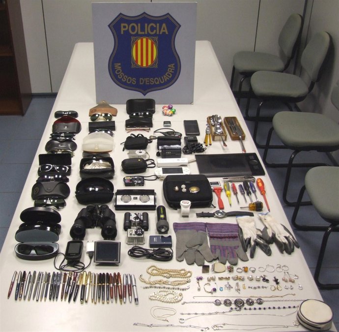 Los objetos intervenidos por los Mossos d'Esquadra
