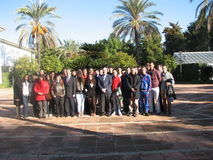 Rafael Navas con los jóvenes