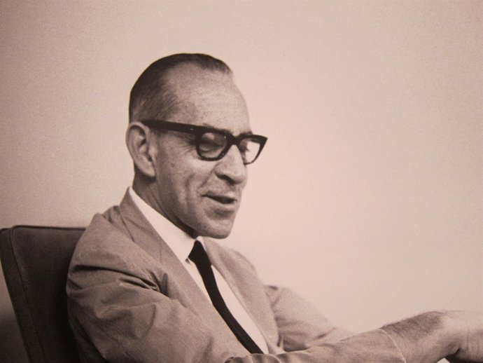 Salvador Espriu en la exposición del artista del CCCB