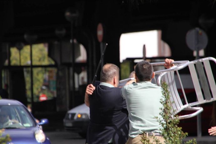 Agresión en el retiro por extrema izquierda