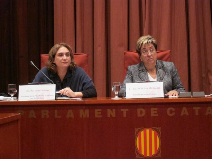 Ada Colau (PAH) y la diputada Dolors Montserrat