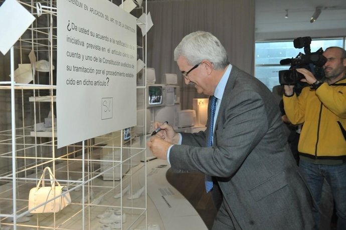 Manuel Jiménez Barrios, durante su visita al Museo de la Autonomía