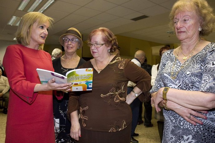 La pubicación se ha repartido entre los asistentes 