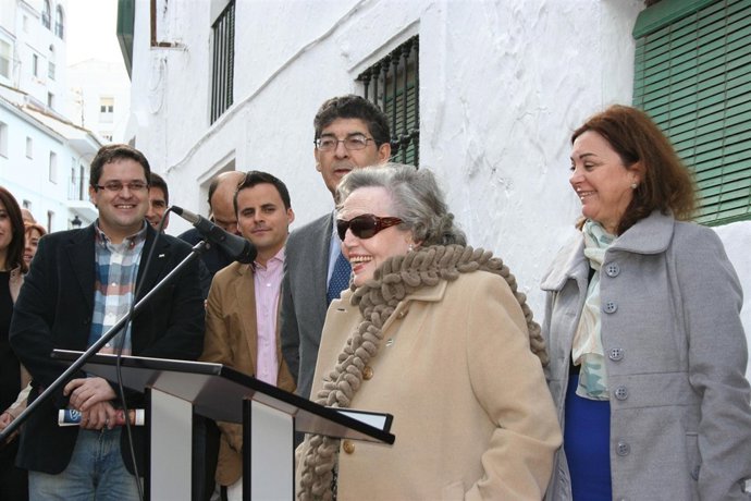 Valderas junto a morera y la hija de blas infante en reaepertura casa natal