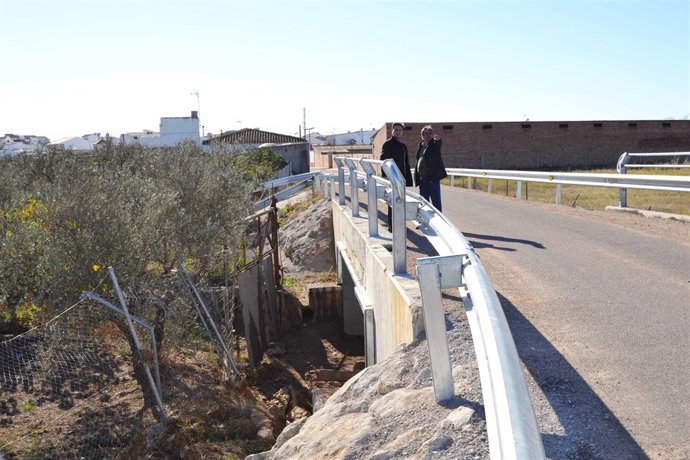 Lorite (izda.) con el alcalde de Fuente Carreteros