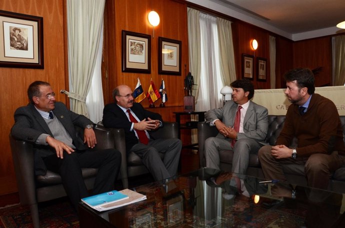 Carlos Alonso se reúne con el nuevo director del IAC