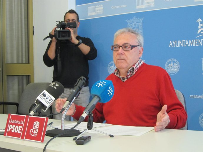 Emilio Aumente en la rueda de prensa