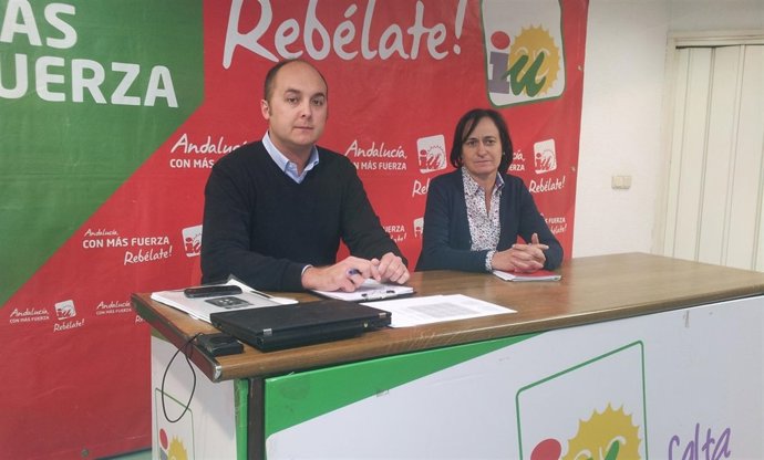 El diputado provincial Juan Pablo Yakubiuk y la coordinadora de IU, Rosalía Mart