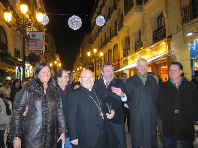 Belloch enciende las luces de Navidad en la Calle Alfonso