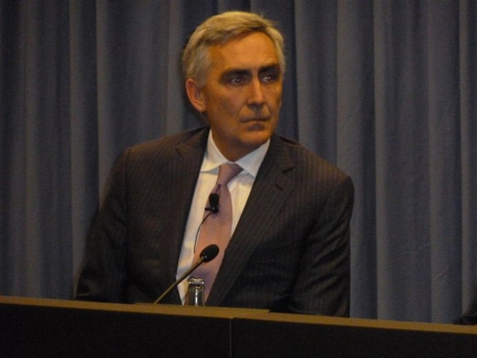 El pte de la Fundación Siemens P.Löscher