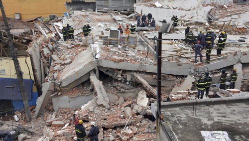 Rescate en derrumbe de edificio en Sao Paulo