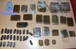 A Policía Nacional detiene a cuatro individuos y recupera efectos de un robo