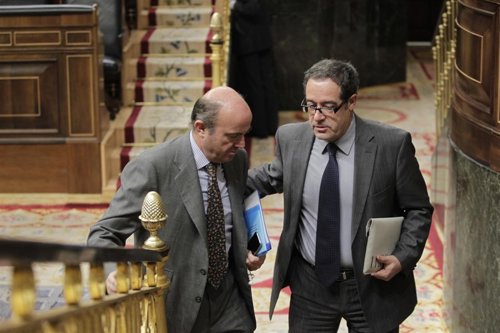 Guindos y Pere Macías (CiU) en el Congreso