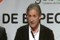 Escobar hace una valoración "modestamente positiva" de unos datos que bajan en "décimas" la "fiebre del enfermo"