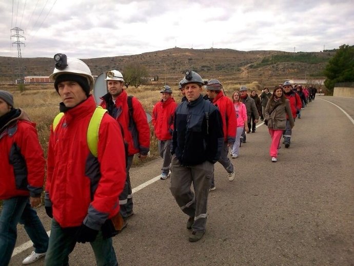 Marcha de los mineros a la central térmica de Andorra
