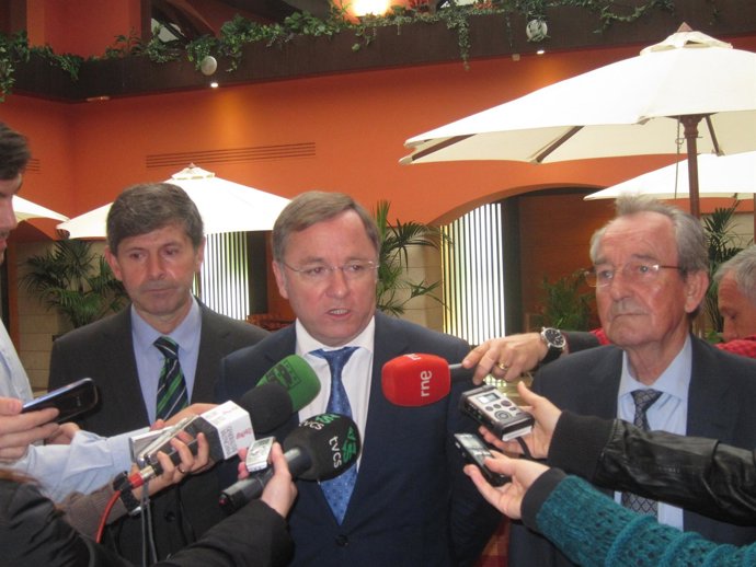 Bataller, Moragues y Roca atienden a los medios