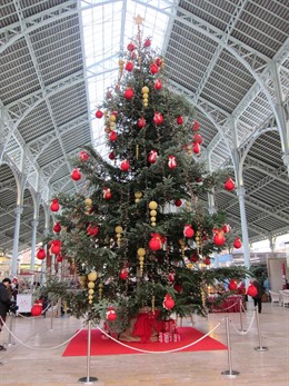 Ambientación navideña en el Mercado de Colón