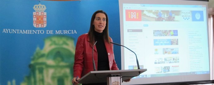 Nuria Fuentes preenta la nueva web de la Policía Local de Murcia