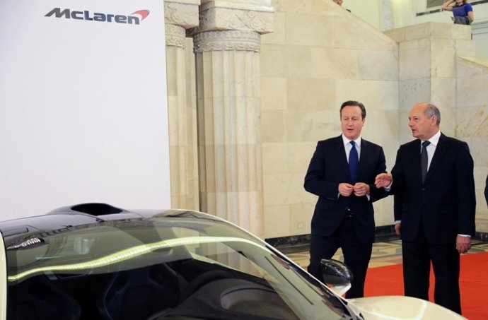 David Cameron y Ron Dennis en China