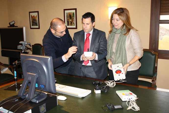 Expósito (centro) y Radío junto a equipamiento subvencionado