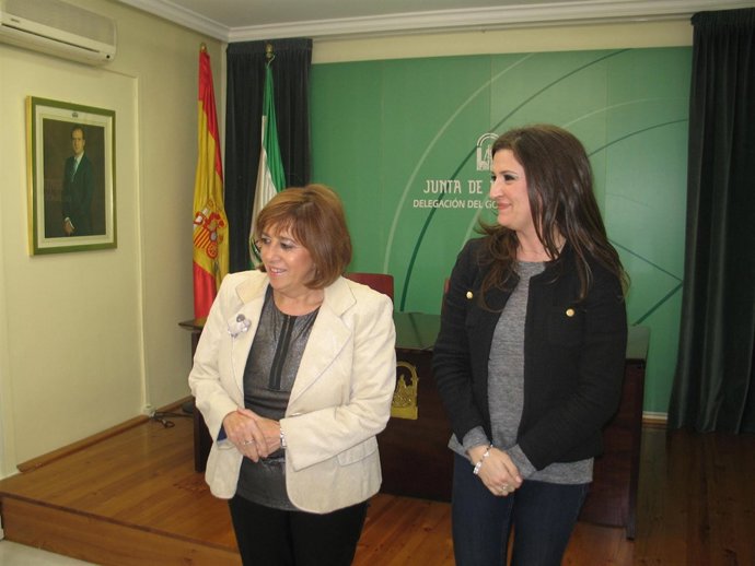 Purificación Gálvez y Yolanda Caballero, recién nombrada delegada de Educación.