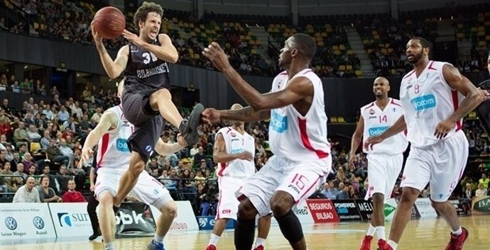 Raúl López, con el Bilbao Basket en la Eurocup