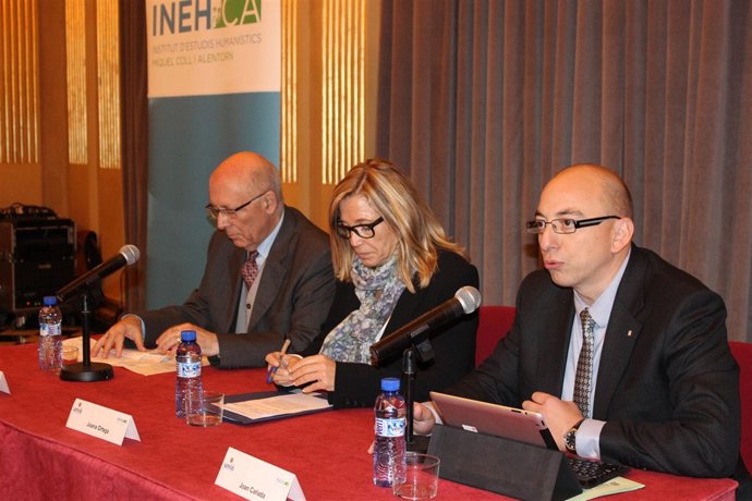 El expresidente del Parlament Joan Rigol, la vicepresidenta Joana Ortega